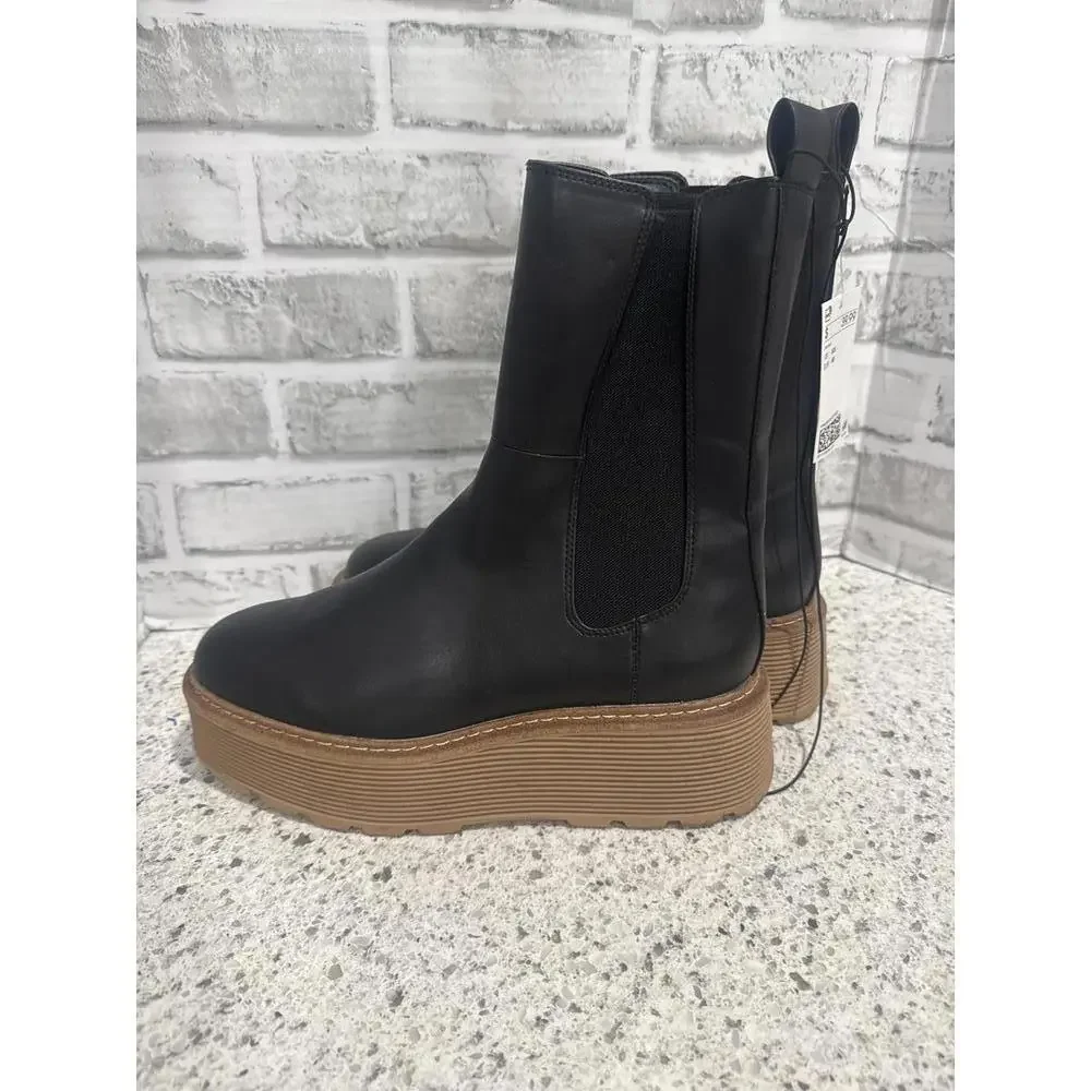 H&M Black Platform Chelsea Boots with Brown Sole in Faux Leather, NWT